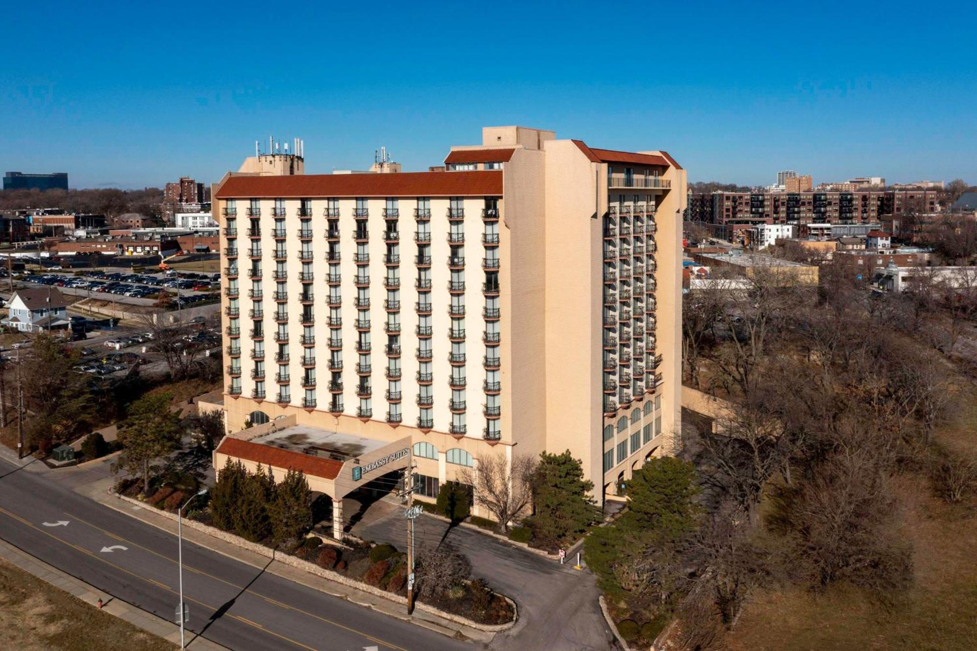Embassy Suites By Hilton Kansas City Plaza Exterior photo